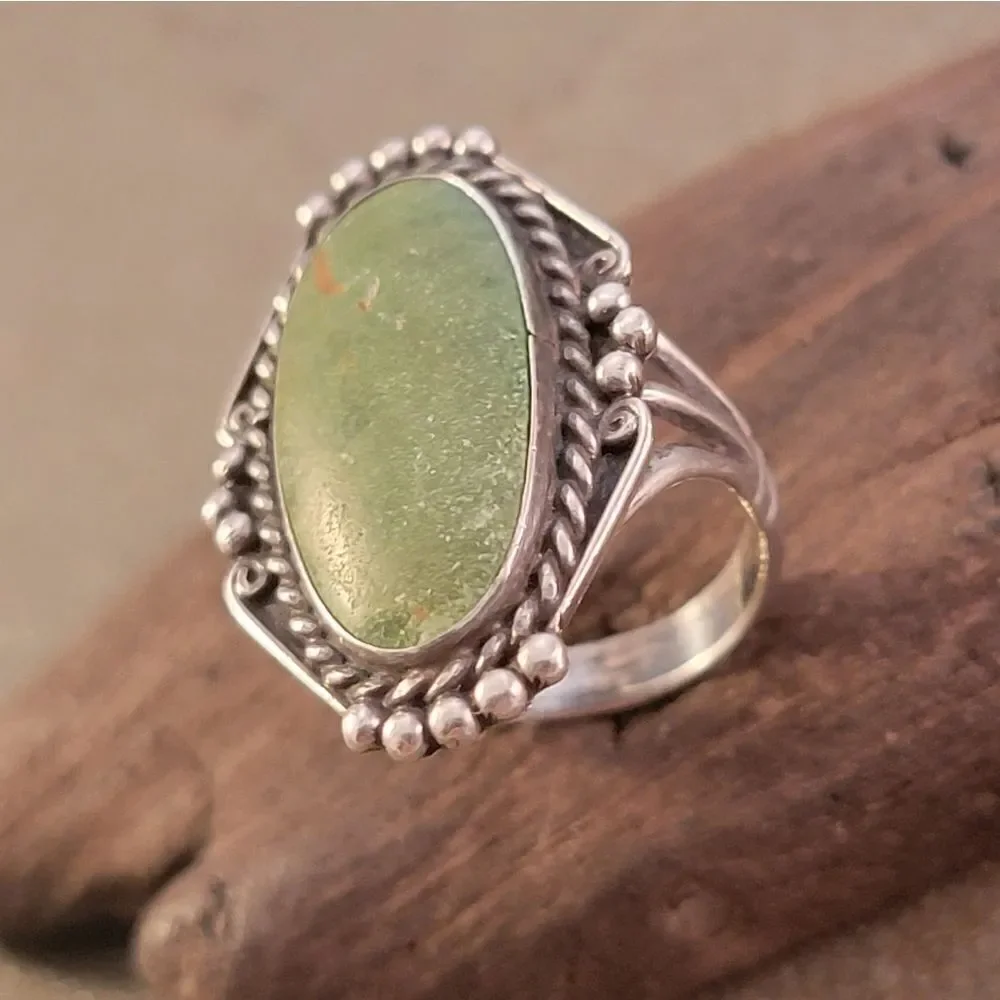 Vintage Old Pawn Navajo Green Turquoise Oval Beaded Cable Bezel Ring